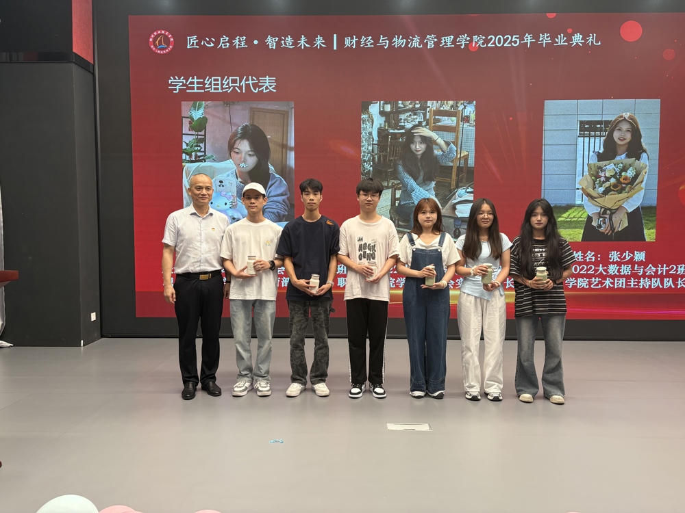 周书记合影2
