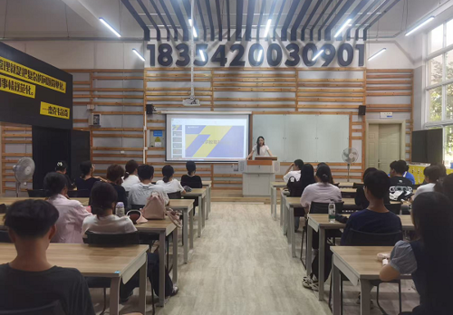 财经与物流管理学院开展2025级新生入学专业教育 多维度助力新生开启大学新征程