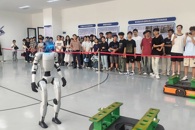 探访职教特色发展，技能铸就科技未来——电子信息工程学院开展2025级新生入学教育