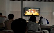 电子信息工程学院党总支学生第二党支部在电信“一站式”学生社区活动中心开展观看红色影片活动