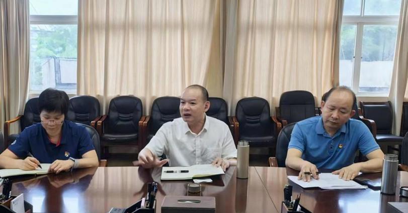 学校党委副书记、校长甘金明与通识教育学院高层次人才和党外代表人士座谈