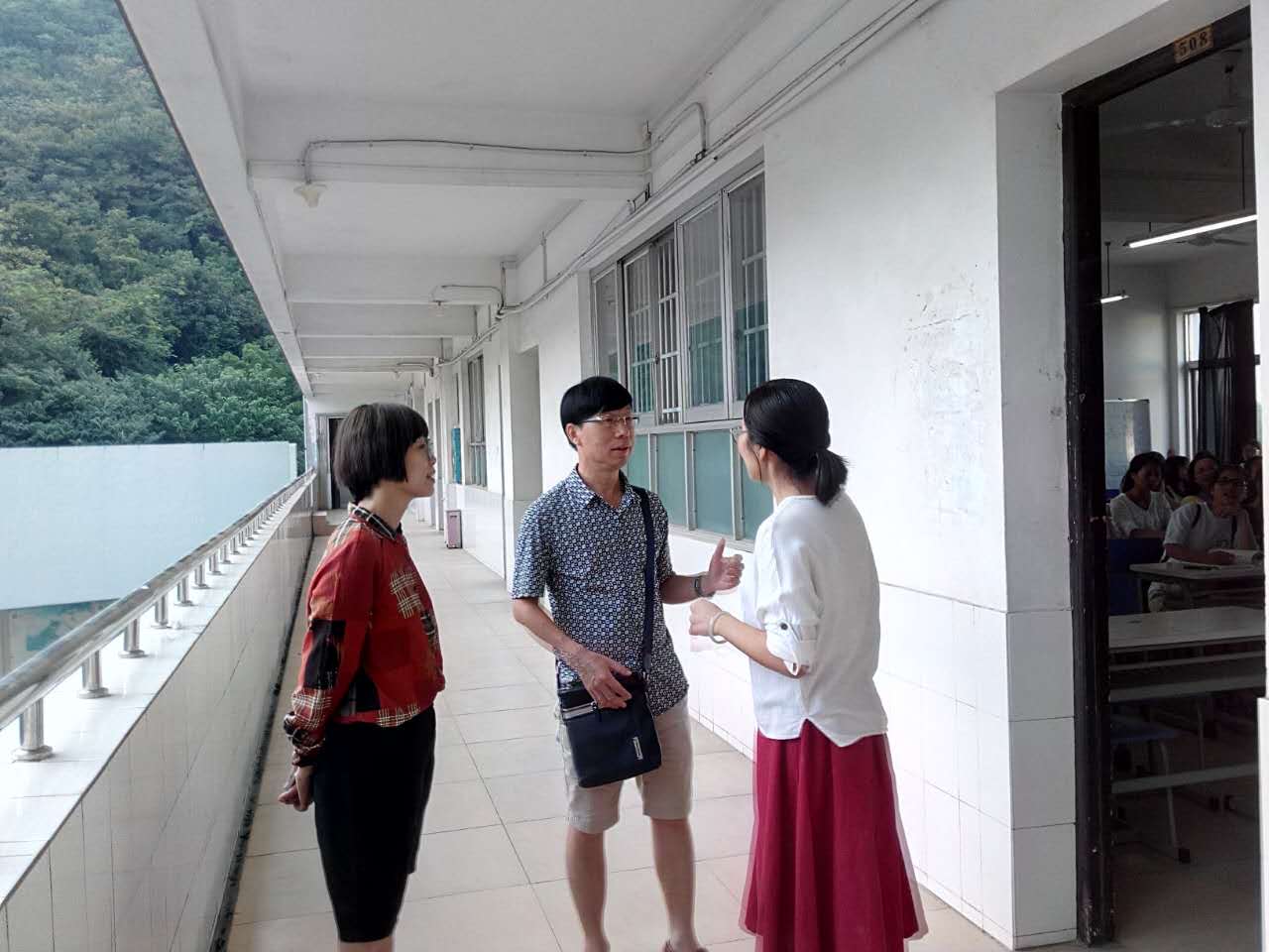 财经与物流管理学院院长冯雪萍，副院长凌世寿开展教学巡查，深入了解教师上课备课情况！