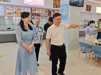 落实食品安全责任，筑牢校园健康防线——鱼峰区领导莅临我校开展秋季开学专项检查