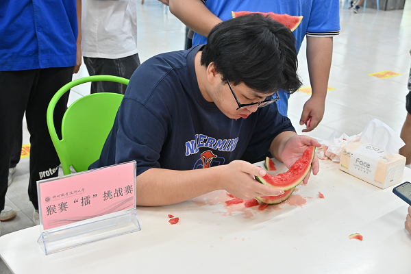 “一瓜解‘暑’，双选‘职’达”——机电工程学院夏日清凉活动暖人心