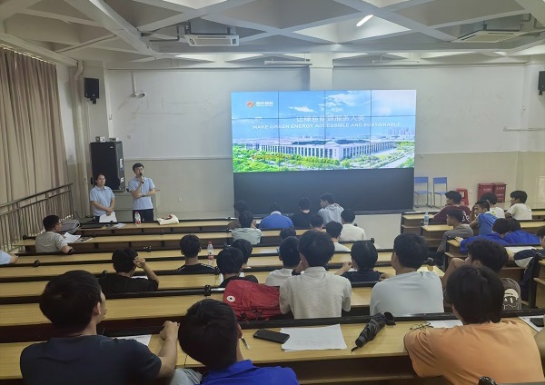 柳州国轩电池有限公司到机电工程学院开展设备订单班专场宣讲会
