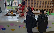 柳职院学生到妇幼保健院柳东分院开展“奉献爱心，服务社会”志愿服务活动