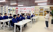 机电工程学院2023工业机器人技术2班在D8一站式学生社区召开班委期末工作总结会