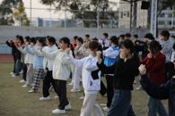 我校开展本学期“格斗与防身”教学训练活动