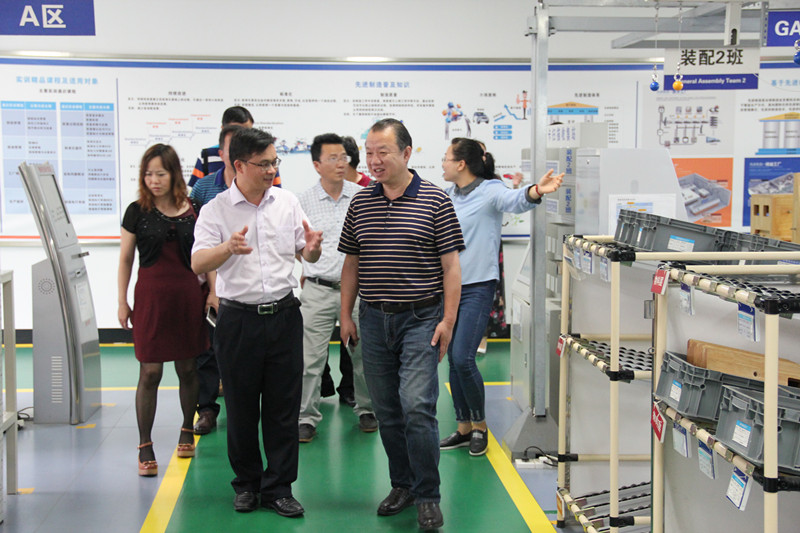 参观我校先进制造实训工厂