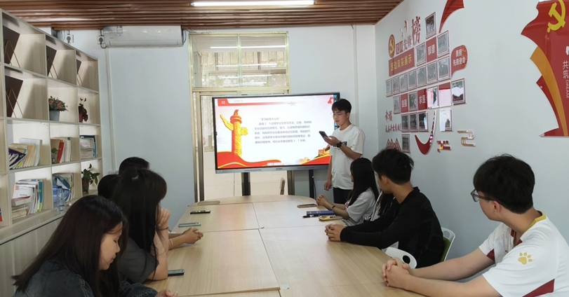贸易与旅游管理学院开展“青春分享汇，筑梦新征程”主题团日活动