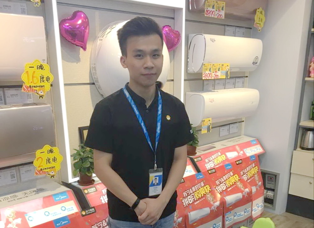 李骁恩在工作中