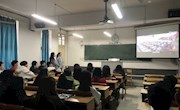 贸易与旅游管理学院2017空中乘务1班主题班会“中国梦，我的梦”