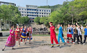 贸易与旅游管理学院开展“民族团结我同行，各族师生一家亲”主题三月三壮族竹竿舞快闪活动