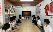 贸易与旅游管理学院2022级空中乘务1班开展 “弘扬劳动精神，致敬劳模先锋”主题团日活动
