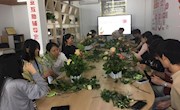 贸易与旅游管理学院开展“以花为名，为爱献礼”父亲节主题插花活动