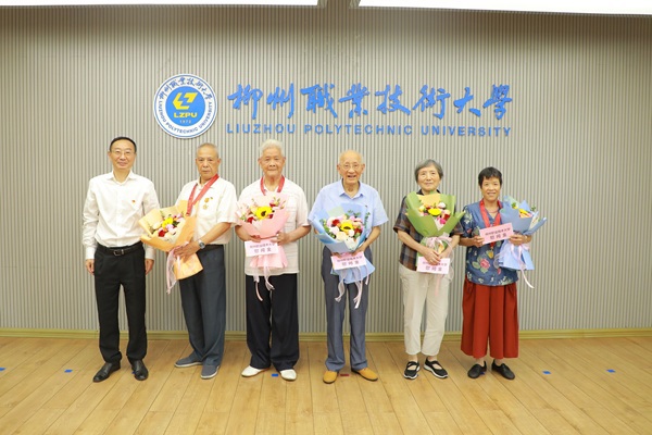 慰问老党员、优秀党员代表2