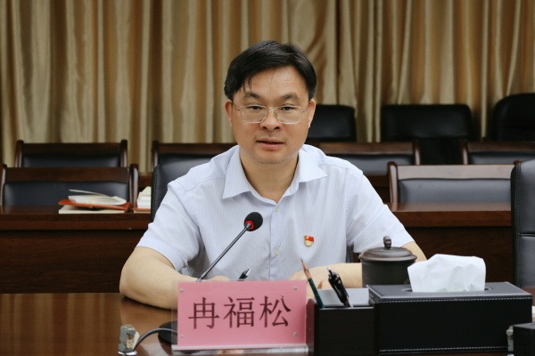 学校党委委员、副校长冉福松指导办学思想大讨论
