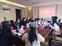 艺术学院民族文化（苗族扎染、蜡染）传承创新职业教育基地顺利完成中期检查
