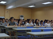 艺术学院成功举办“艺·起吧”系列活动之就业大讲堂活动