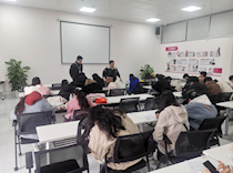 艺术学院教师护送服装专业学生奔赴实习岗位