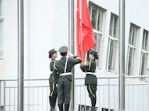 艺术学院举行新学期升旗仪式暨新生见面会