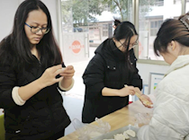 艺术学院举办“饺香四溢，情暖冬至”主题活动