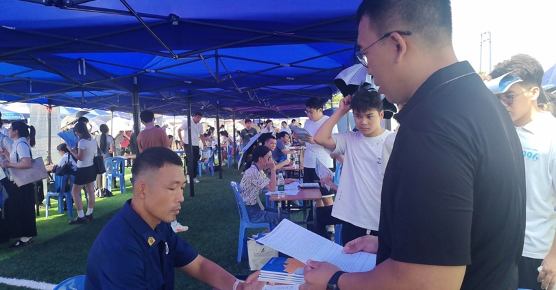 【访企拓岗促就业】我校参加2025年全国城市巡回招聘广西站——广西高校毕业生留桂就业计划暨“火热青春·就在南宁”2026届高校毕业生双选会活动